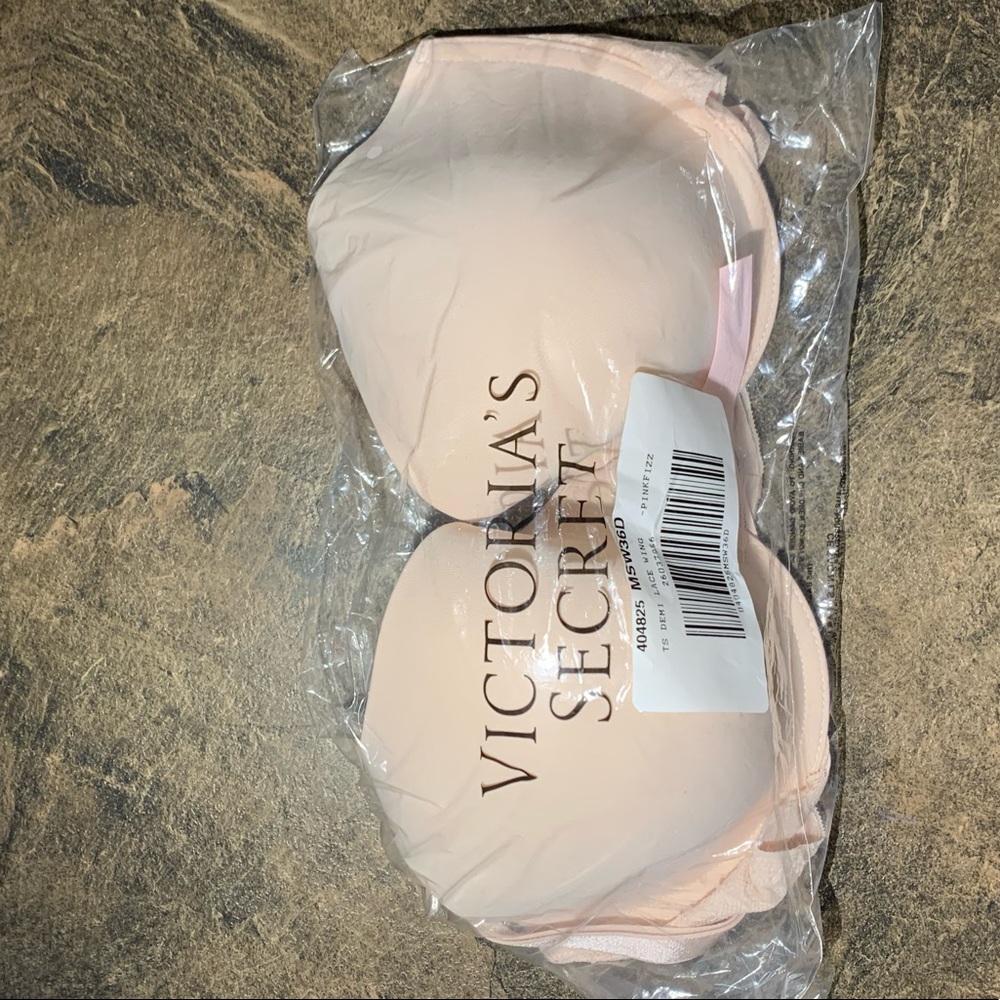 NWT Victoria’s Secret T-shirt Demi Bra